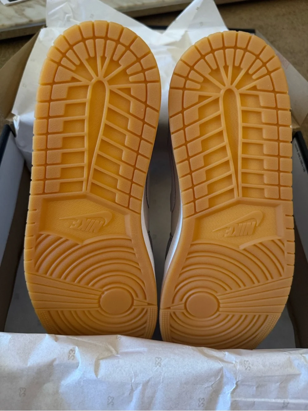 Jordan• 1 Mid SE in Coconut Milk